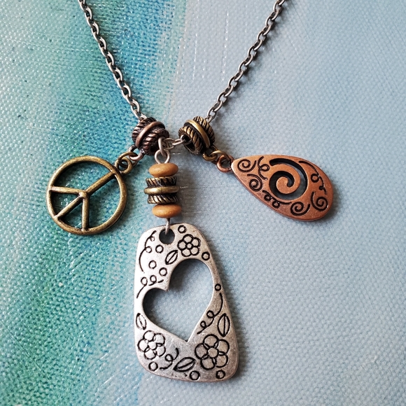 Lia Sophia Love & Peace Necklace - Picture 3 of 9